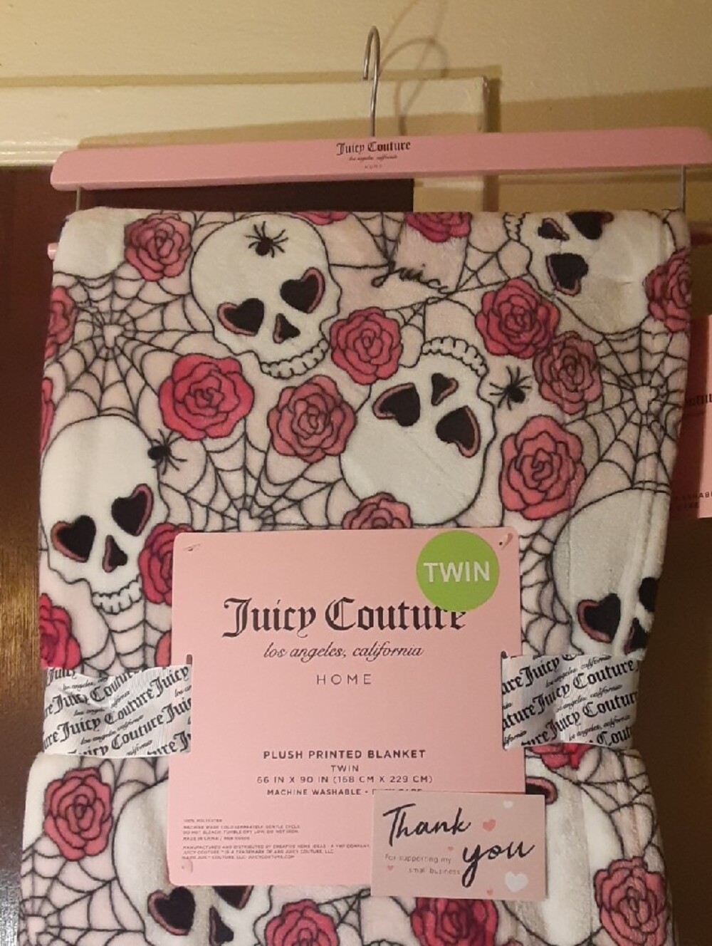 Pink Juicy Couture Plush Blanket with white Skulls & Pink Roses - Picture 2 of 8